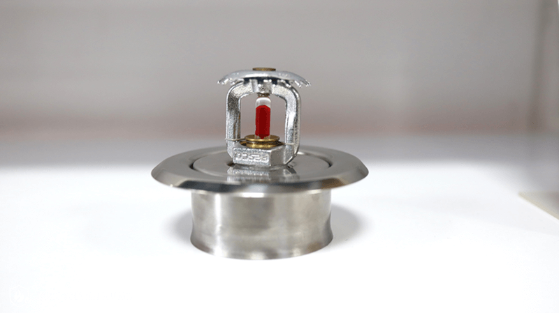 Lắp đặt đầu phun sprinkler có nắp chụp