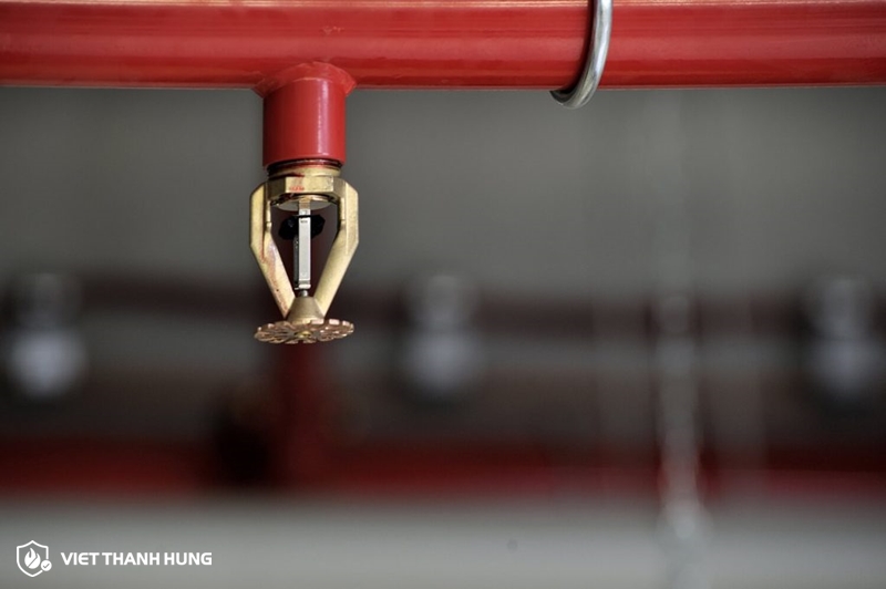 Lắp đặt đầu phun sprinkler không có nắp chụp
